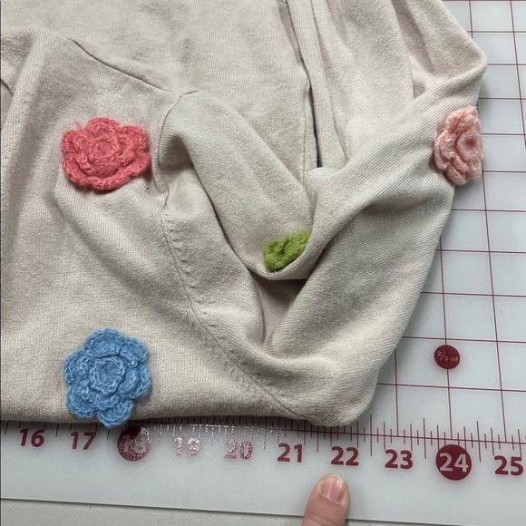 AAEDA Cottage Multi Color Crochet Flower Applique Open Front Lt Beige Cardigan L - Picture 15 of 16